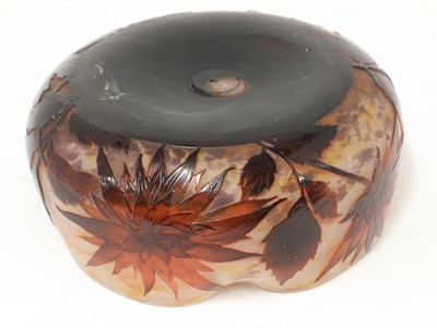 Lot 112 - A Daum cameo glass bowl