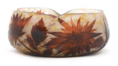 Lot 112 - A Daum cameo glass bowl