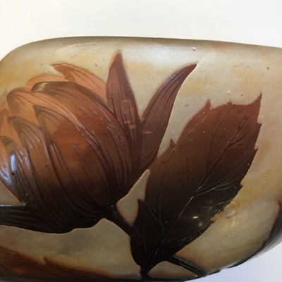 Lot 112 - A Daum cameo glass bowl
