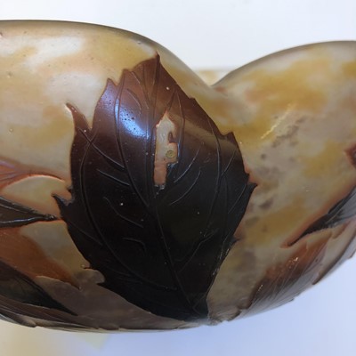 Lot 112 - A Daum cameo glass bowl