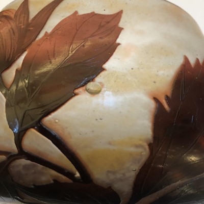 Lot 112 - A Daum cameo glass bowl