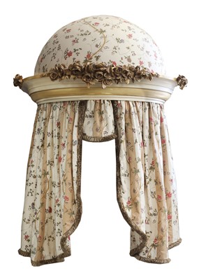 Lot 85 - A carved wooden and gilt corona