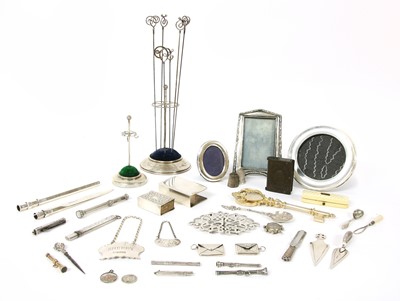 Lot 124 - A collection of silver