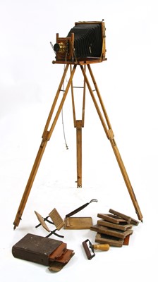 Lot 217 - A field camera