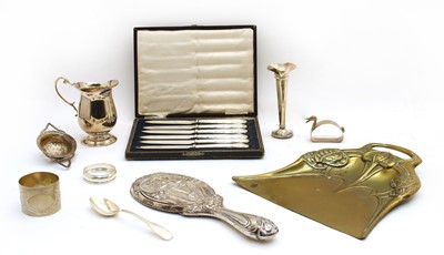 Lot 132 - A collection of silver sandwich knives