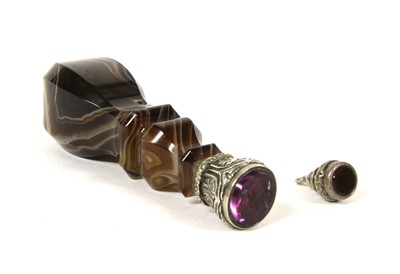 Lot 127 - An early 19th Century banded agate handled desk seal