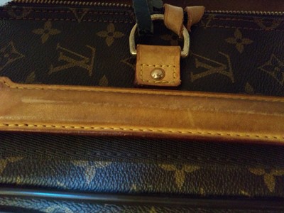 Lot 110 - A Louis Vuitton monogrammed canvas 'Pégase Légère 55' suitcase