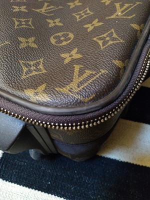 Lot 110 - A Louis Vuitton monogrammed canvas 'Pégase Légère 55' suitcase