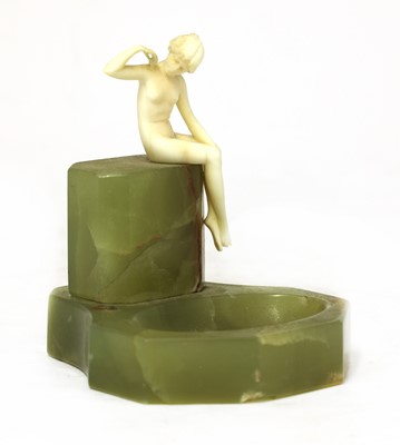 Lot 527 - An Art Deco ivory and onyx pin dish