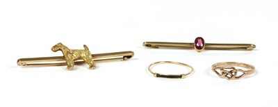 Lot 25 - A gold dog bar brooch