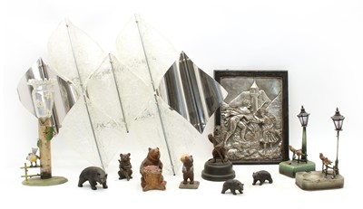 Lot 221 - A collection of various ornaments