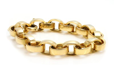Lot 262 - A hollow belcher link bracelet