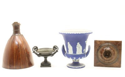 Lot 285 - A Grand Tour type bronze Campagna urn