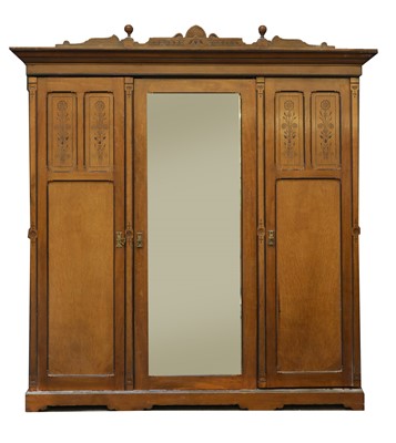 Lot 82 - An Aesthetic oak four-piece bedroom suite