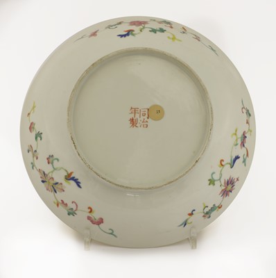 Lot 118 - A Chinese famille rose dish