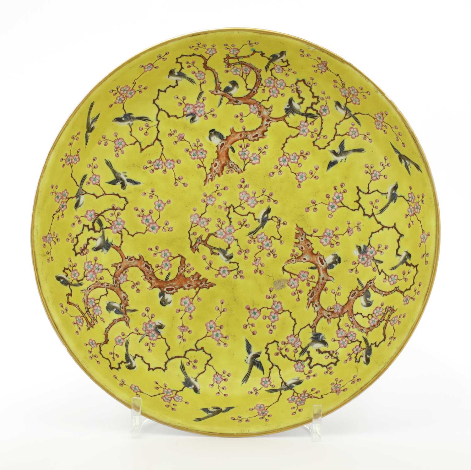 Lot 118 - A Chinese famille rose dish