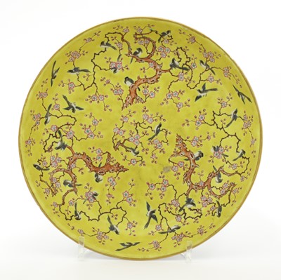 Lot 118 - A Chinese famille rose dish