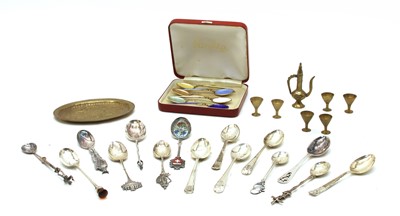 Lot 38 - A set of enamelled teaspoons