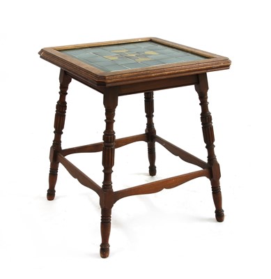 Lot 140 - A walnut lamp table