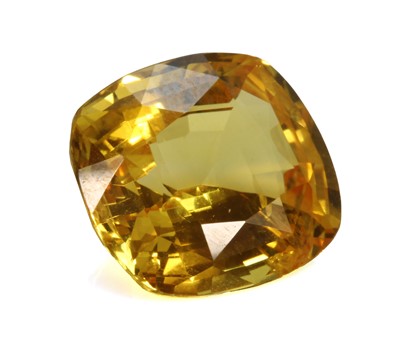Lot 447 - An unmounted cushion cut yellow sapphire