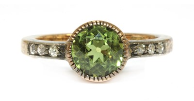 Lot 199 - A gold peridot and diamond ring