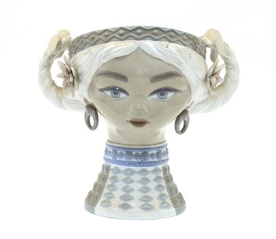 Lot 364 - A Lladro figurine Byzantine head vase