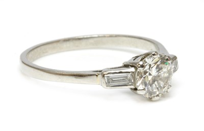 Lot 138 - A single stone diamond ring