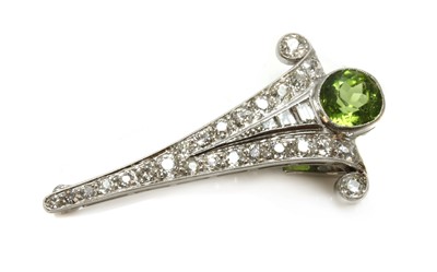 Lot 139 - An Art Deco peridot and diamond clip brooch