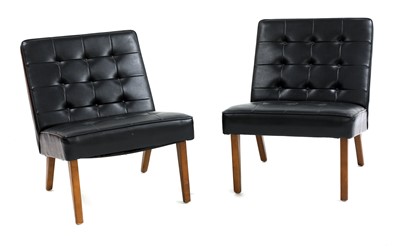 Lot 402 - A pair of lounge chairs