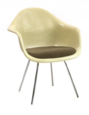 Lot 213 - An Eames DAW armchair
