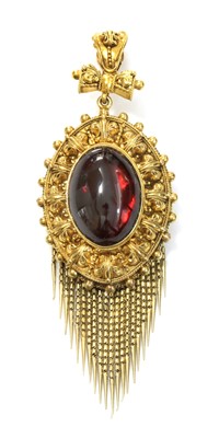 Lot 31 - A Victorian garnet set fringe pendant/brooch, c.1860