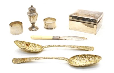 Lot 33 - A collection of silver items