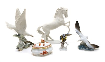 Lot 222 - A collection of ceramics