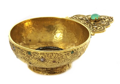 Lot 64 - A gem set gold kovsh