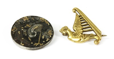 Lot 41 - An Irish gold harp brooch