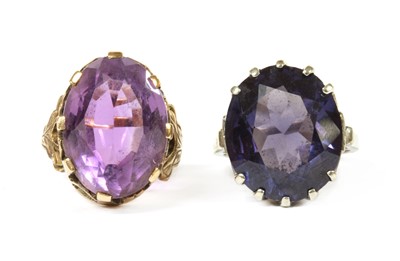 Lot 371 - An American gold single stone amethyst ring