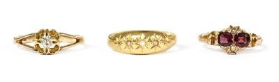 Lot 12 - An 18ct gold five stone diamond and split pearl ring