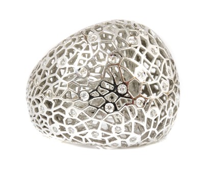 Lot 372 - An 18ct white gold bombé ring