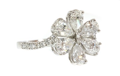 Lot 423 - An 18ct white gold diamond set cluster ring
