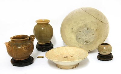 Lot 80 - A collection of Chinese pottery