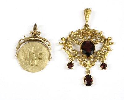 Lot 360 - A 9ct gold garnet pendant