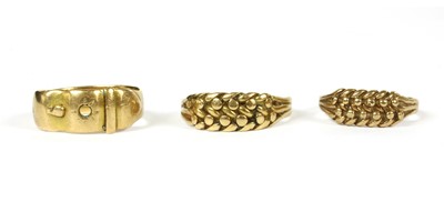 Lot 160 - An 18ct gold keeper ring