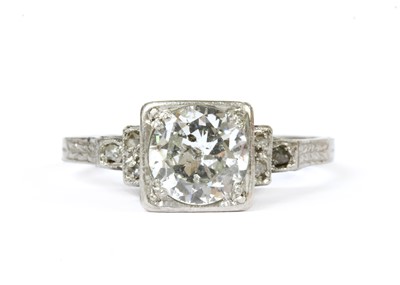 Lot 222 - An Art Deco style platinum diamond ring