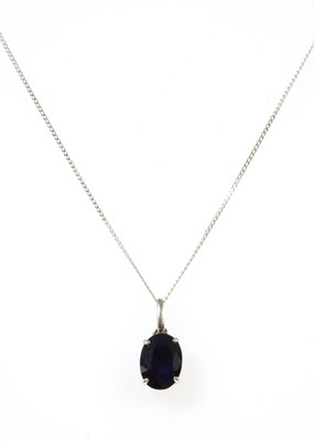 Lot 192 - A white gold sapphire pendant