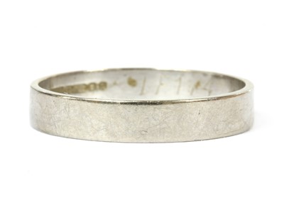 Lot 97 - An 18ct white gold flat section wedding ring