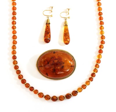 Lot 346 - A 9ct gold clarified amber brooch
