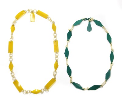 Lot 212 - An Art Deco green celluloid necklace