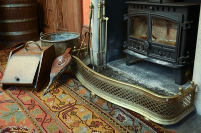 Lot 185 - A serpentine brass fireguard