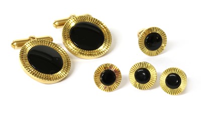 Lot 251 - A gentlemen's gold onyx dress set