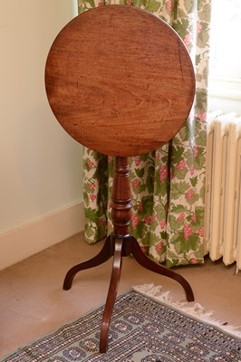 Lot 420 - A George III mahogany tilt-top occasional table